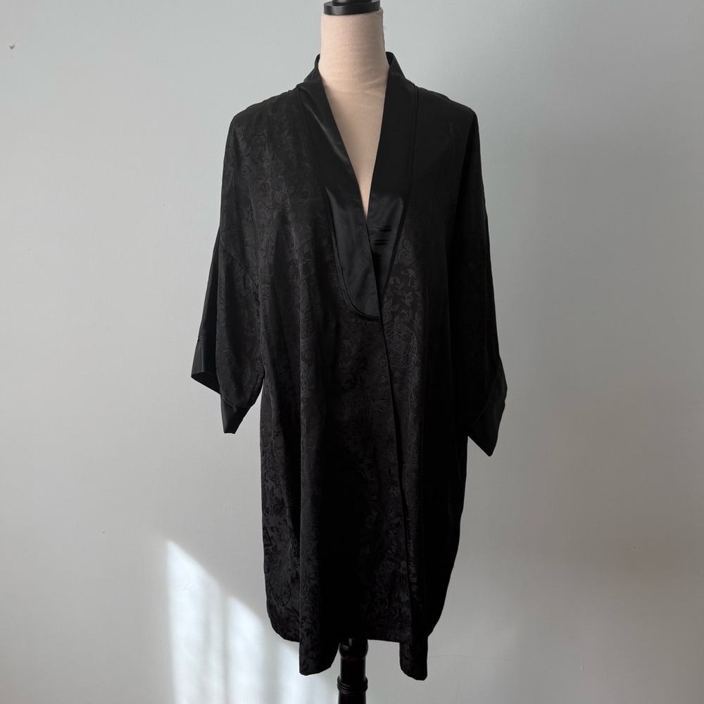 🖤 Victoria’s Secret Gold Label Black Satin Jacquard Robe OS